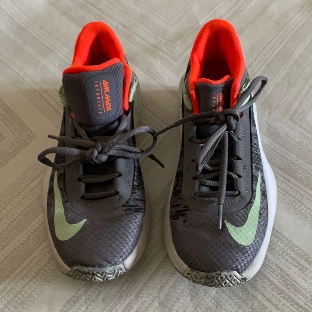 Nike Air Max Boys Infuriate 2 Mid Basketball Sneakers